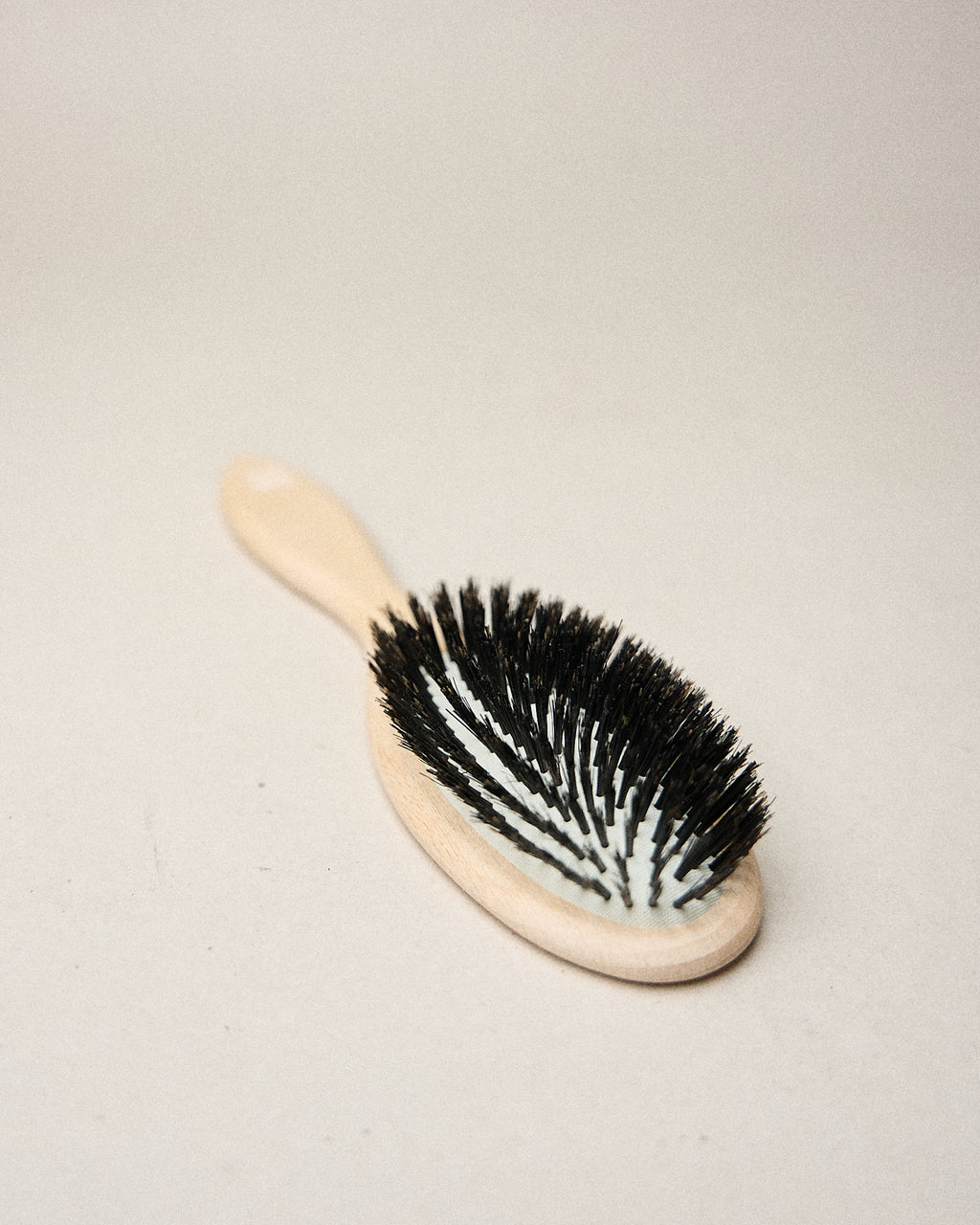 Cepillo de cerdas de jabalí para desenredar, alisar y dar brillo al cabello