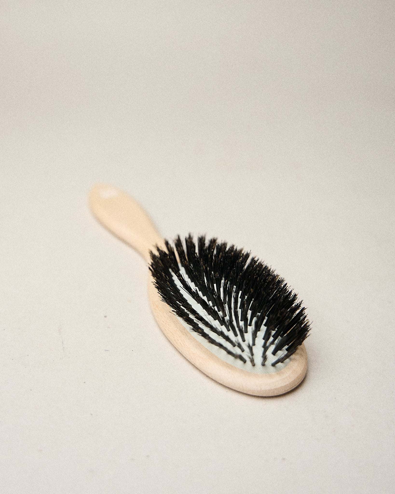Cepillo de cerdas de jabalí para desenredar, alisar y dar brillo al cabello